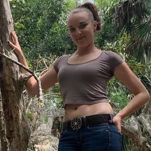 Meet your Posher, Kayla